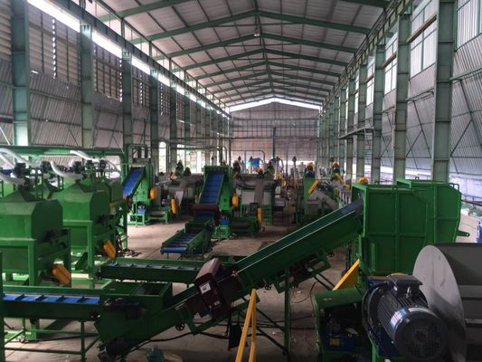 2000kg / H 380V آلة إعادة تدوير نفايات البلاستيك Polystar