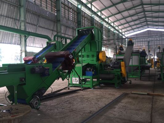 2000kg / H 380V آلة إعادة تدوير نفايات البلاستيك Polystar