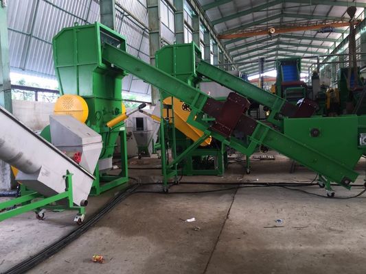 2000kg / H 380V آلة إعادة تدوير نفايات البلاستيك Polystar