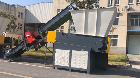 نظام PLC 400 كجم / ساعة 380V آلة تمزيق العمود المفرد