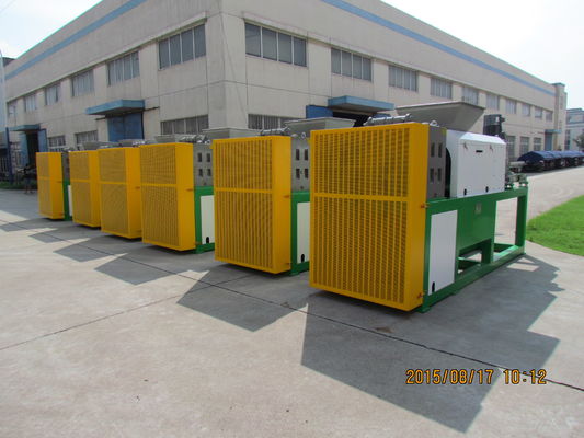 98 إزالة المياه 800KG / H 320mm آلة تجفيف البلاستيك المسمار