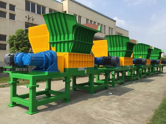 38 شفرة 18.5kw تقطيع الأسطوانة البلاستيكية ، تقطيع ذو شافت مزدوج منخفض الضوضاء