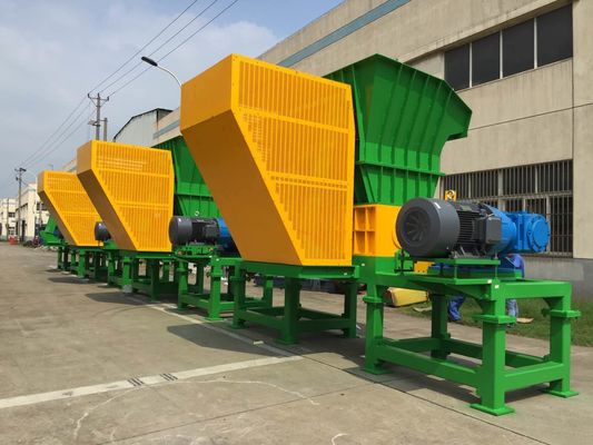 38 شفرة 18.5kw تقطيع الأسطوانة البلاستيكية ، تقطيع ذو شافت مزدوج منخفض الضوضاء
